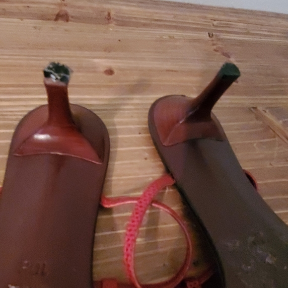 Vintage Gucci Heels  in Red with Wood Design - Picture 5 of 5